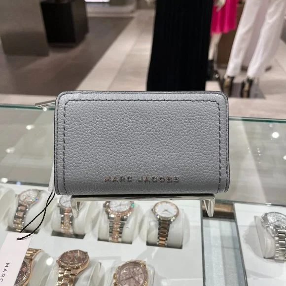 Marc Jacobs | Bags | Marc Jacobs Topstitched Compact Zip Marc Jacobs | Bags | Marc Jacobs Topstitched Compact Zip